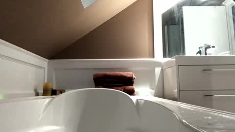 chenovich online show from January 2025 01:06:02 AM