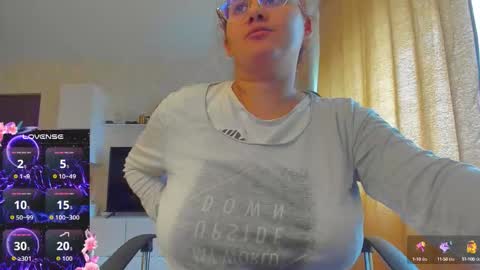 Snapshot of cherry_pie_69 chatting on October 2025 10:45:02 AM mayra online show from October 2025 10:45:02 AM