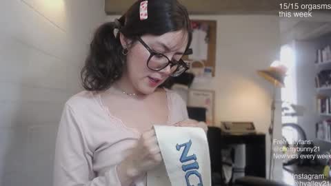 Sarah Prez online show from March 2026 08:39:01 PM