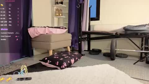 Snapshot of cherrycreme chatting on November 2025 06:25:01 AM Cherry online show from November 2025 06:25:01 AM