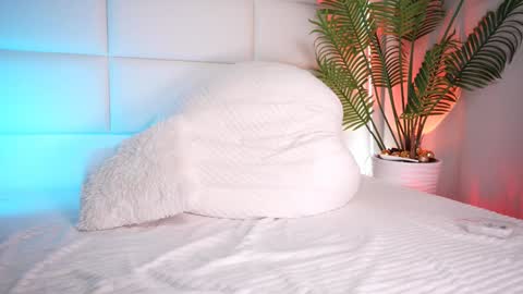 Julia online show from January 2025 01:56:02 AM