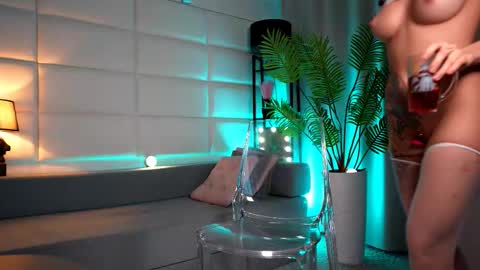 Julia online show from November 2025 11:37:01 PM