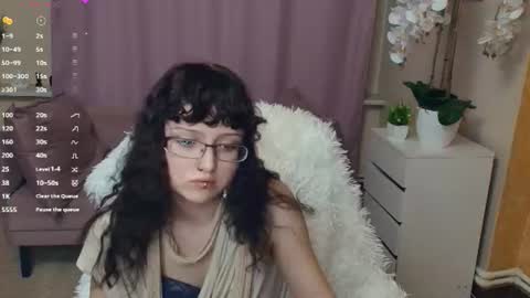Isabel online show from June 2026 07:56:02 PM