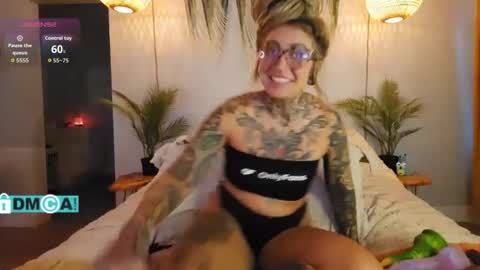 Chevi Blue online show from December 2025 01:38:02 PM