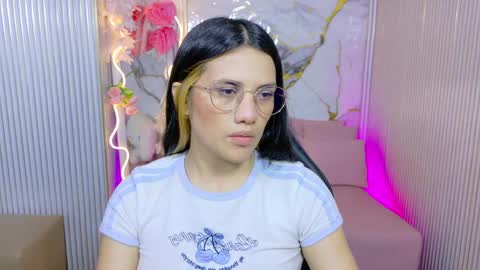 Snapshot of chiara_tay chatting on May 2026 01:57:16 AM Chiara online show from May 2026 01:57:16 AM