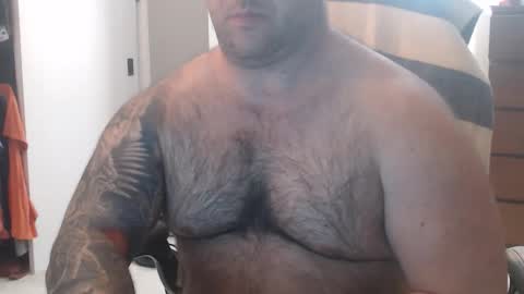 Snapshot of chicagoguy86 chatting on May 2026 03:35:01 AM Chicagoguy86 aka Benny Cooper online show from May 2026 03:35:01 AM
