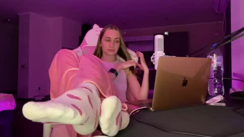 Goddess Vika - owner of all ur money online show from December 2024 04:37:01 PM