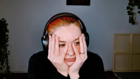 Snapshot of chillsnail_bro chatting on November 2025 09:11:02 AM Bella online show from November 2025 09:11:02 AM