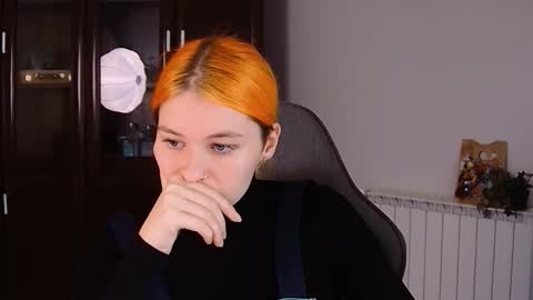 Snapshot of chillsnail_bro chatting on November 2025 09:20:02 AM Bella online show from November 2025 09:20:02 AM