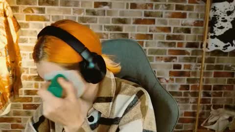 Snapshot of chillsnail_bro chatting on November 2025 09:09:01 AM Bella online show from November 2025 09:09:01 AM