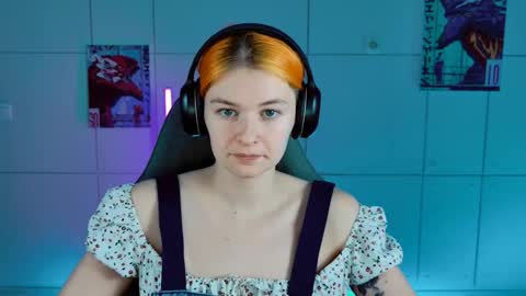 Snapshot of chillsnail_bro chatting on November 2025 09:03:01 AM Bella online show from November 2025 09:03:01 AM