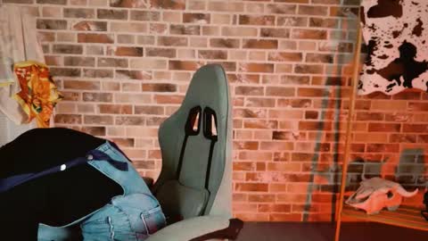 Snapshot of chillsnail_bro chatting on November 2025 09:09:02 AM Bella online show from November 2025 09:09:02 AM