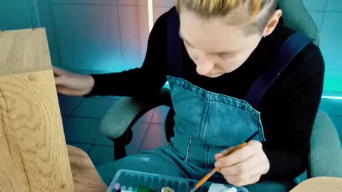 Snapshot of chillsnail_bro chatting on November 2025 09:19:02 AM Bella online show from November 2025 09:19:02 AM