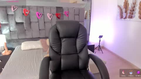 Chloe online show from February 2025 01:05:01 PM