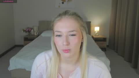 Snapshot of chloe_alba chatting on January 2026 04:07:02 AM Chloe online show from January 2026 04:07:02 AM