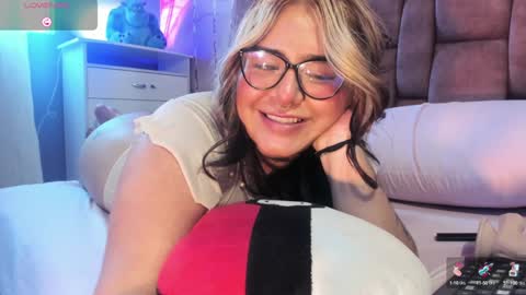 chloe bonnet Connection Monday to Saturday 3 pm Chicago INDEPENDENT MODEL . online show from January 2025 10:18:01 PM