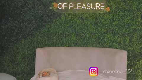 Chloe online show from September 2025 11:59:02 AM