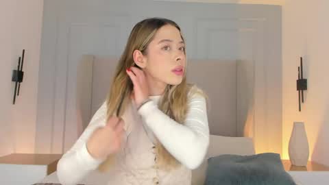 Chloe online show from April 2026 12:19:02 PM