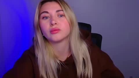 Chloe online show from November 2025 09:20:02 AM