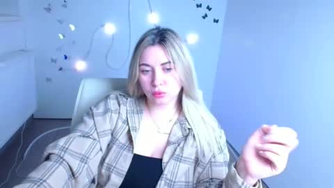 Chloe online show from November 2025 06:13:01 AM