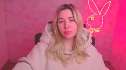 Chloe online show from November 2025 06:49:02 AM