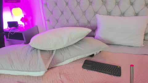 CLHOE  online show from January 2026 07:39:01 PM