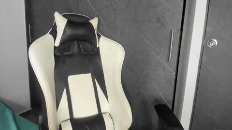 chloe online show from October 2025 10:17:02 PM