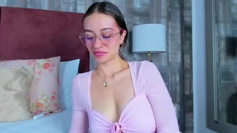 Snapshot of chloe_key chatting on July 2026 06:51:01 PM chloe_key online show from July 2026 06:51:01 PM