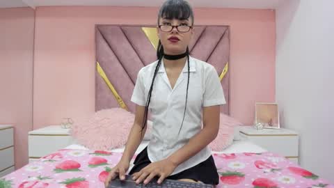 Chloe online show from March 2026 11:27:02 AM