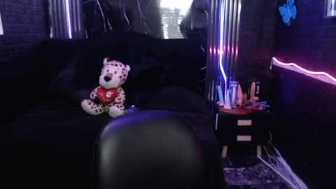 Snapshot of chloe_smith5 chatting on April 2026 02:40:01 PM chloe_smith5 online show from April 2026 02:40:01 PM
