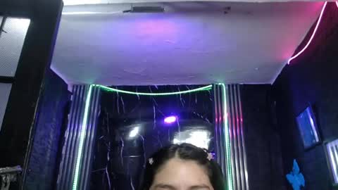 Snapshot of chloe_smith5 chatting on May 2026 01:18:01 PM chloe_smith5 online show from May 2026 01:18:01 PM