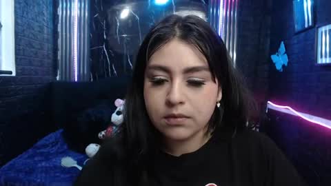 Snapshot of chloe_smith5 chatting on June 2026 01:42:01 PM chloe_smith5 online show from June 2026 01:42:01 PM