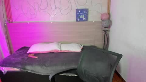 Snapshot of chloe_stark_ chatting on May 2026 12:13:01 PM chloe_stark_ online show from May 2026 12:13:01 PM