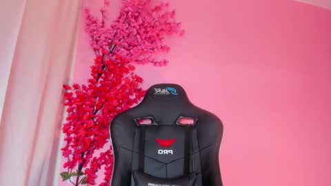 Chloe Miller  online show from December 2025 04:41:01 AM