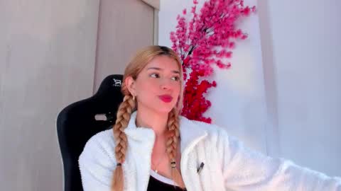 Chloe Miller  online show from February 2026 09:57:02 PM