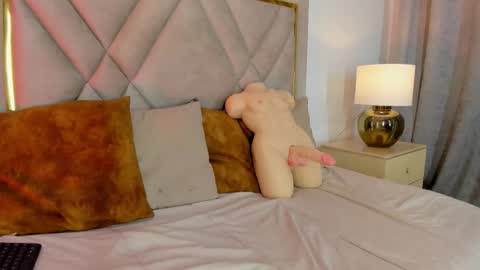 chloe_wilson7 online show from March 2026 01:57:01 AM