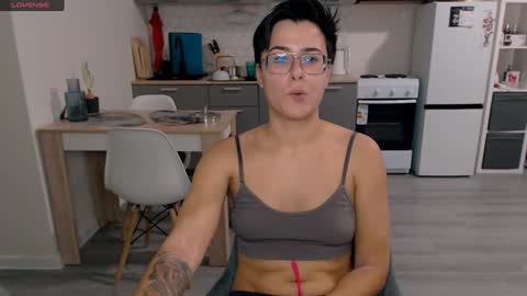 Snapshot of chloe_x_ chatting on December 2024 03:32:01 PM Eva and Sandra online show from December 2024 03:32:01 PM