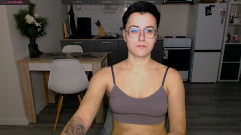 Snapshot of chloe_x_ chatting on December 2024 11:07:02 AM Eva and Sandra online show from December 2024 11:07:02 AM