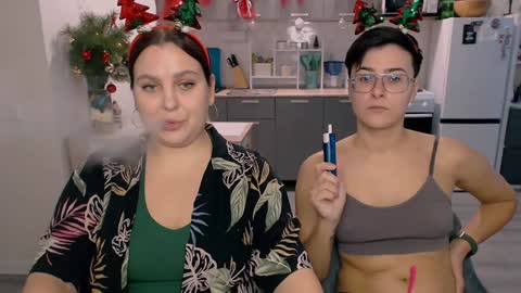 Snapshot of chloe_x_ chatting on December 2024 05:37:02 PM Eva and Sandra online show from December 2024 05:37:02 PM