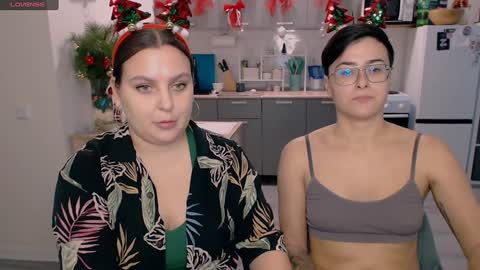 Snapshot of chloe_x_ chatting on December 2024 08:58:01 PM Eva and Sandra online show from December 2024 08:58:01 PM