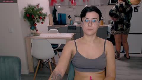 Snapshot of chloe_x_ chatting on January 2025 07:44:02 PM Eva and Sandra online show from January 2025 07:44:02 PM