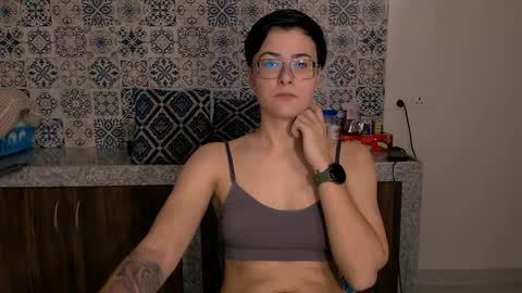 Snapshot of chloe_x_ chatting on February 2025 03:56:01 PM Eva and Sandra online show from February 2025 03:56:01 PM