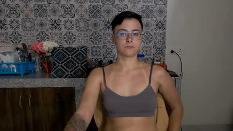 Snapshot of chloe_x_ chatting on February 2025 04:57:01 PM Eva and Sandra online show from February 2025 04:57:01 PM