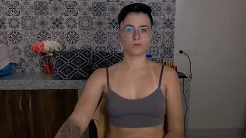 Snapshot of chloe_x_ chatting on February 2025 05:02:01 AM Eva and Sandra online show from February 2025 05:02:01 AM