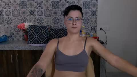 Snapshot of chloe_x_ chatting on February 2025 08:18:02 AM Eva and Sandra online show from February 2025 08:18:02 AM