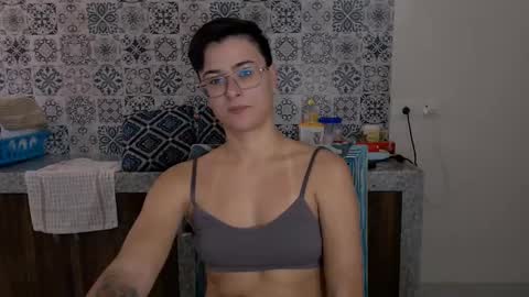 Snapshot of chloe_x_ chatting on March 2025 06:10:02 AM Eva and Sandra online show from March 2025 06:10:02 AM