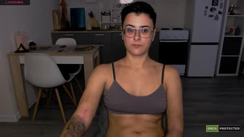 Snapshot of chloe_x_ chatting on September 2025 07:31:01 AM Eva and Sandra online show from September 2025 07:31:01 AM