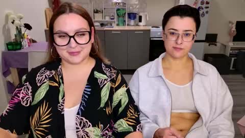 Snapshot of chloe_x_ chatting on February 2026 08:40:02 PM Eva and Sandra online show from February 2026 08:40:02 PM