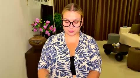 Snapshot of chloe_x_ chatting on April 2026 09:05:01 PM Eva and Sandra online show from April 2026 09:05:01 PM