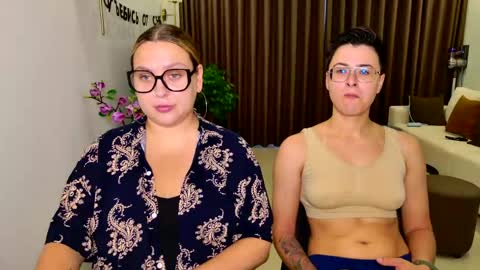 Snapshot of chloe_x_ chatting on May 2026 08:20:01 AM Eva and Sandra online show from May 2026 08:20:01 AM